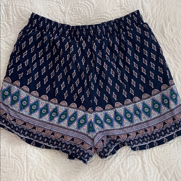 Flowy Shorts - Picture 2 of 3